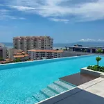 Penthouse At Desire With Pool, Gym
