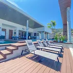 Penthouse At Desire With Pool, Gym
