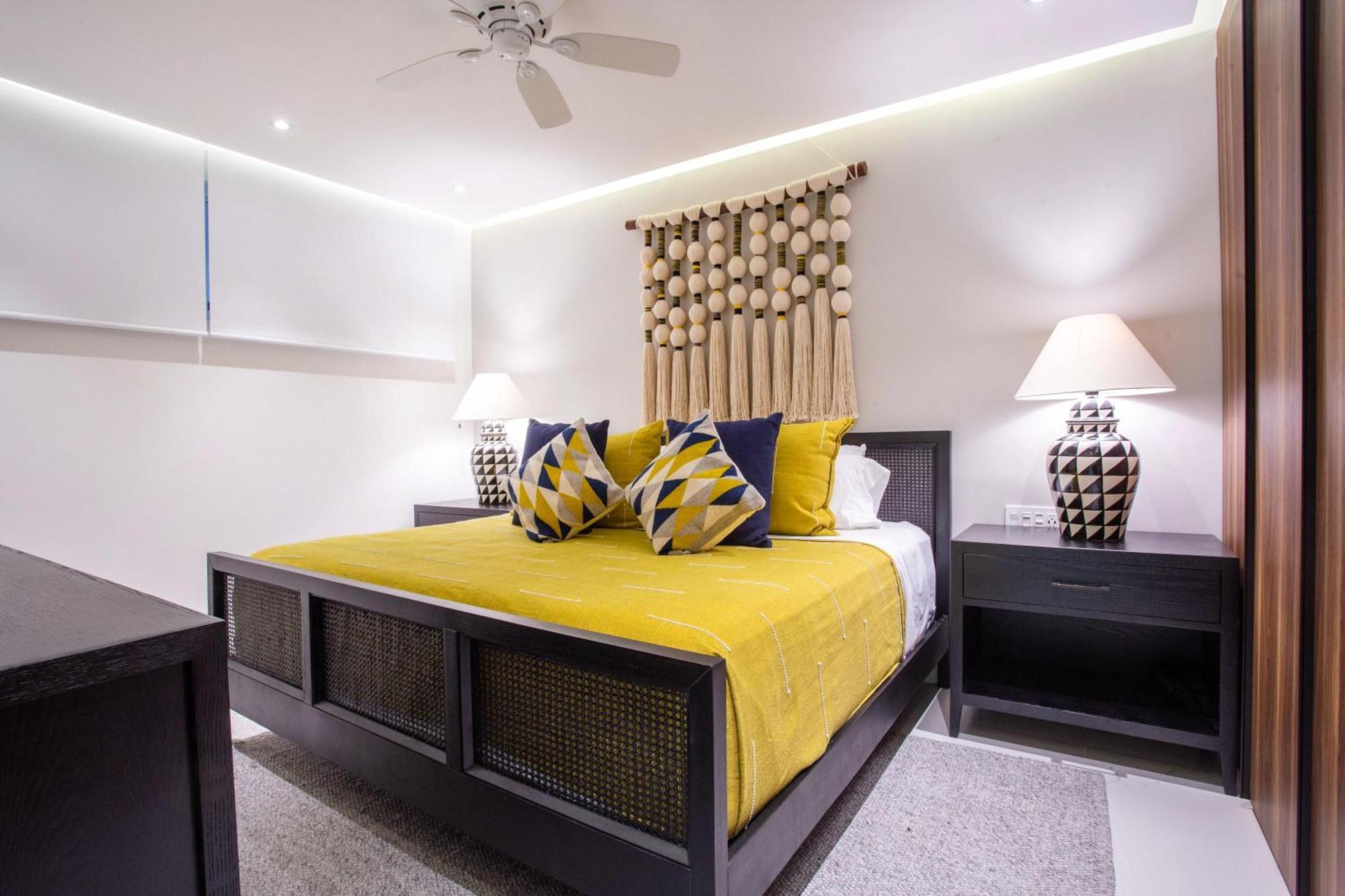 Penthouse At Desire With Pool, Gym *