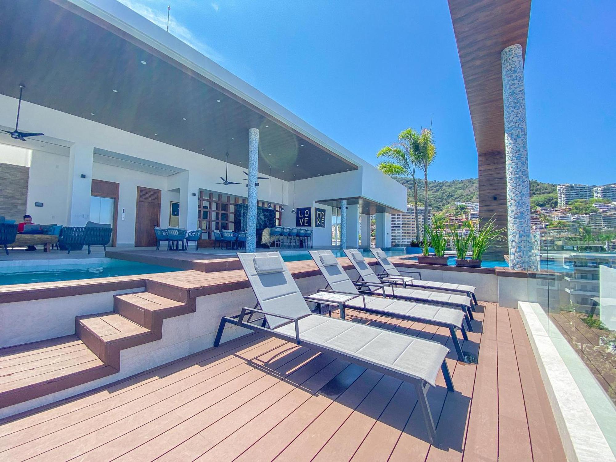 Penthouse At Desire With Pool, Gym Holiday home
