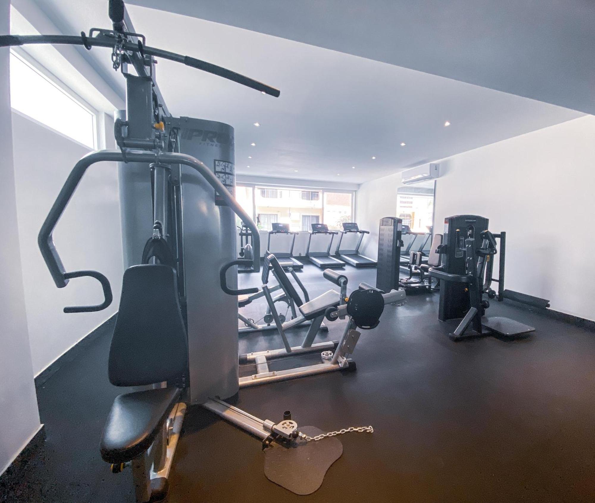 Penthouse At Desire With Pool, Gym *