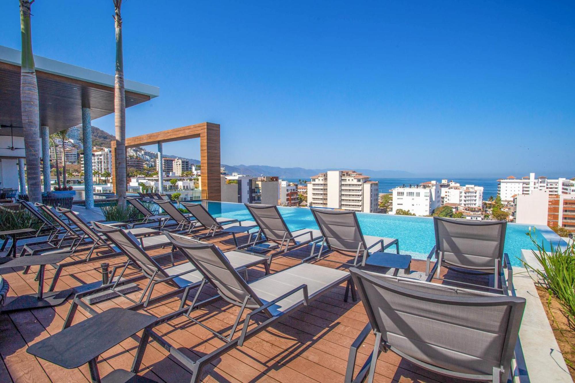 Penthouse At Desire With Pool, Gym Puerto Vallarta