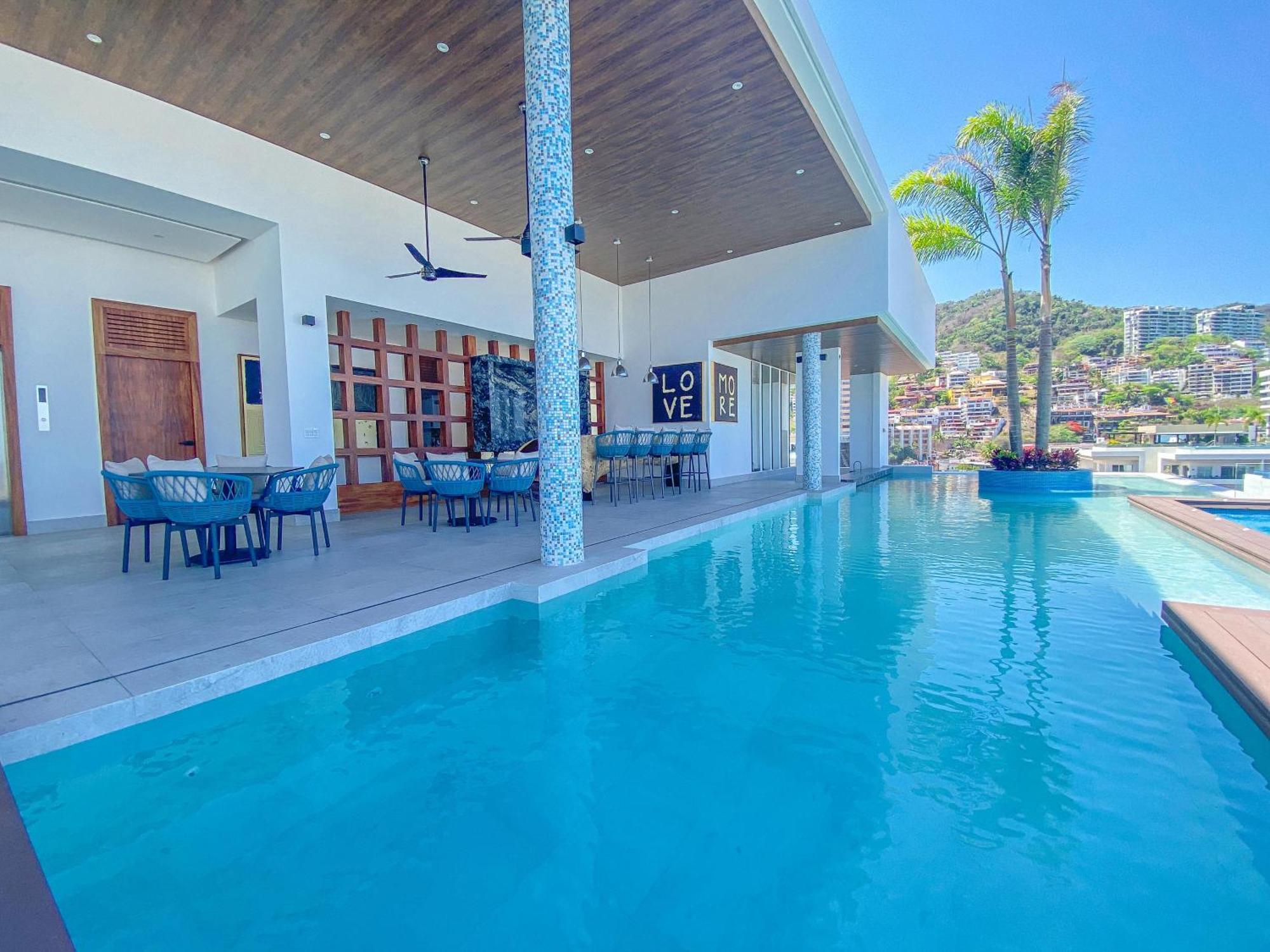 Holiday home Penthouse At Desire With Pool, Gym