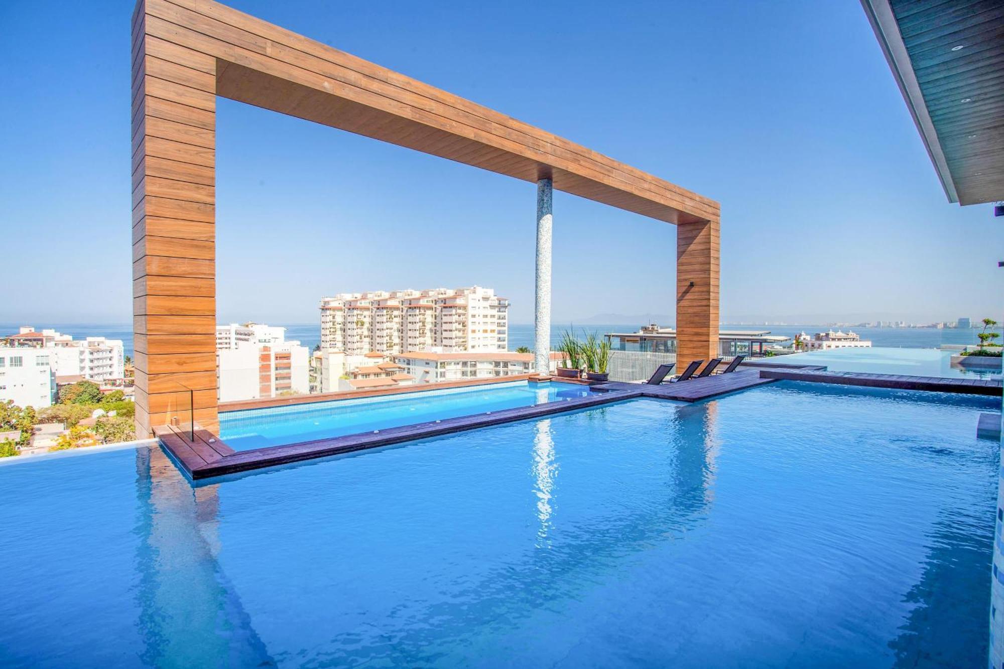Penthouse At Desire With Pool, Gym Puerto Vallarta