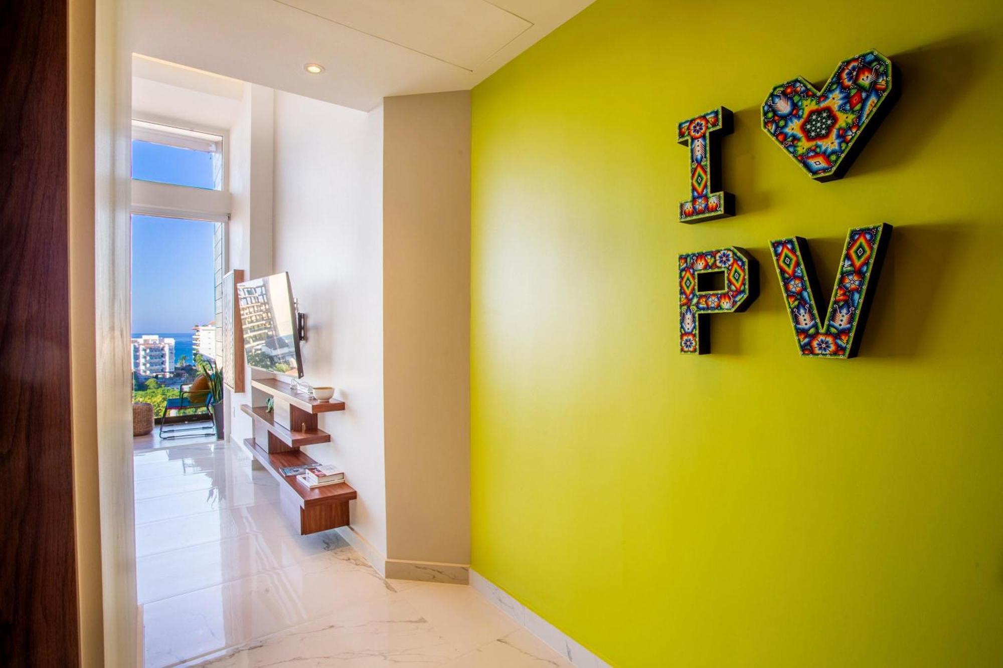 Penthouse At Desire With Pool, Gym Holiday home *