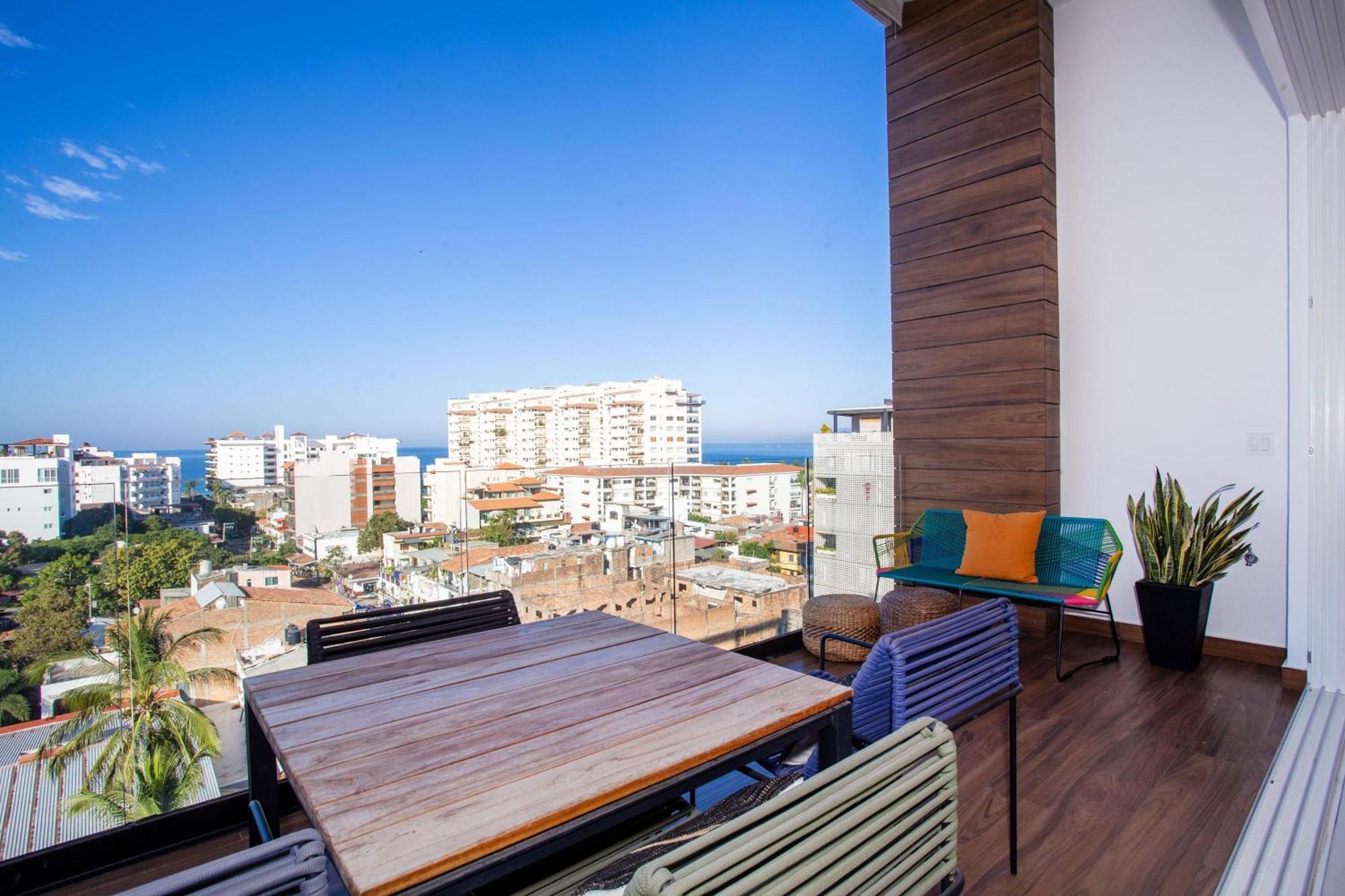 Penthouse At Desire With Pool, Gym *