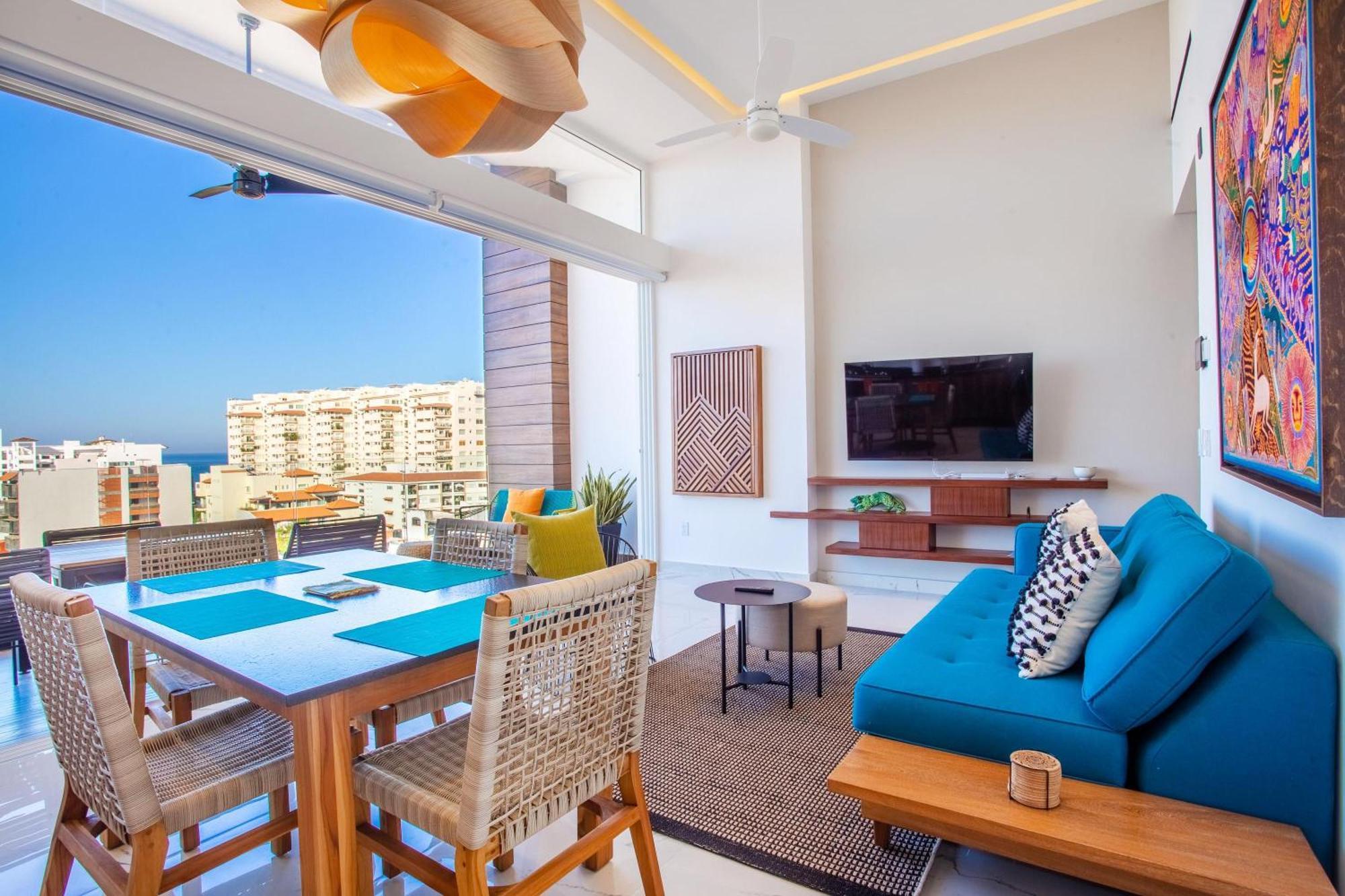 Penthouse At Desire With Pool, Gym Holiday home